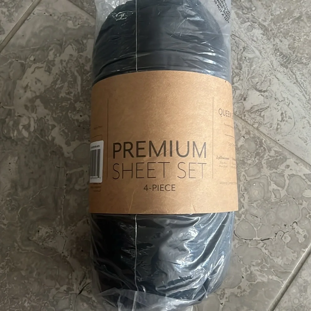 iEnjoy Ultra Soft 4-Piece Hypoallergenic Queen Sheet Set in Black, NEW w/Tag